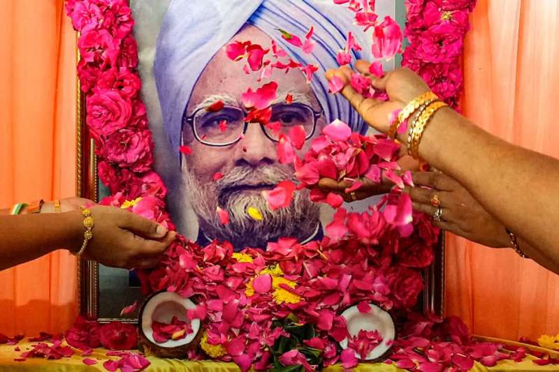 नौसेना प्रमुख ने नाविका सागर परिक्रमा की टीम से संवाद कर बढ़ाया हौंसला 